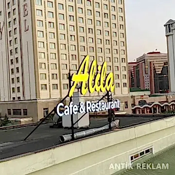 Alila Cafe ışıklı kutu harf çatı tabelası sarı neon tarz görünümü