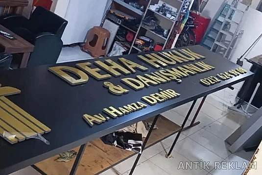 Dena Home ahşap kutu harf alikor boyamalı iç mekan tabela atelier üretim