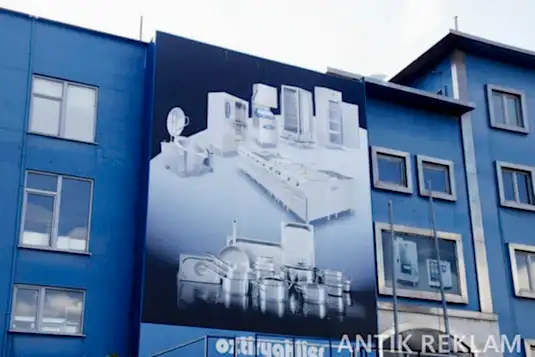 Vinil baskı Ozti Qualites bina cephe müral görünümü