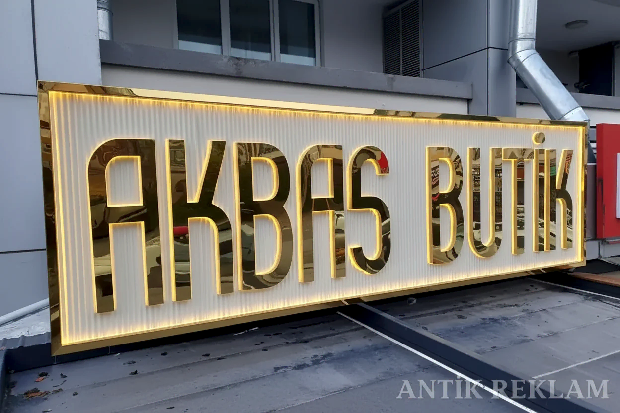 Akbaş Butik altın renkli ışıklı kutu harf tabela kenar aydınlatmalı lux tasarım