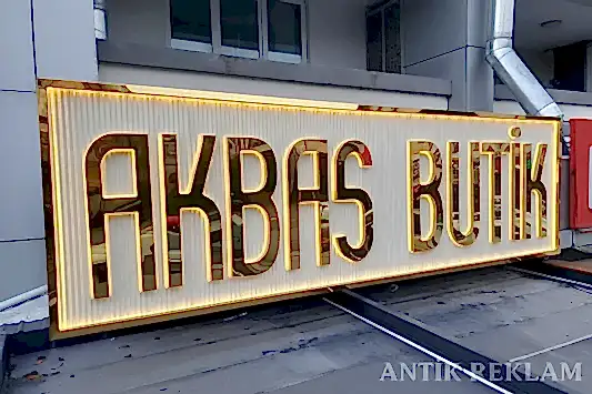 Akbaş Butik altın renkli ışıklı kutu harf tabela kenar aydınlatmalı lux tasarım