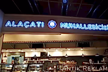 Alaçatı Muhallebicisi LED neon tabela mavi ışıklı cephe restoran